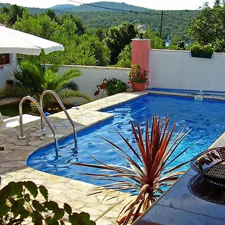 Maslinica 5180c * גרוהוטה